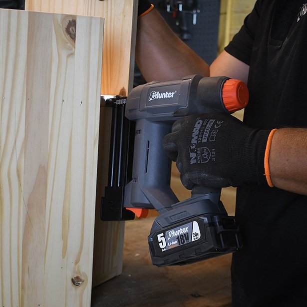 18V אקדח סיכות ומסמרים עד 32 מ״מ – תמונה 2