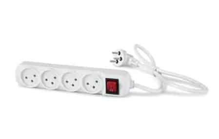 רב שקע 4 יציאות עם מפסק – כבל 1 מטר | NISKO